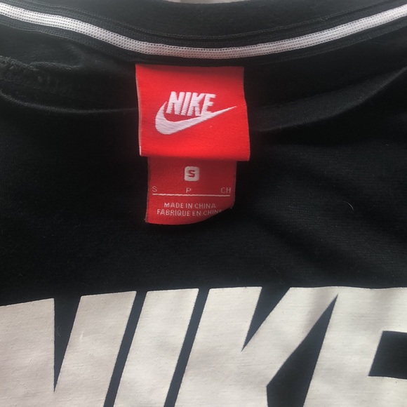 never worn Nike long sleeve - Picture 2 of 2